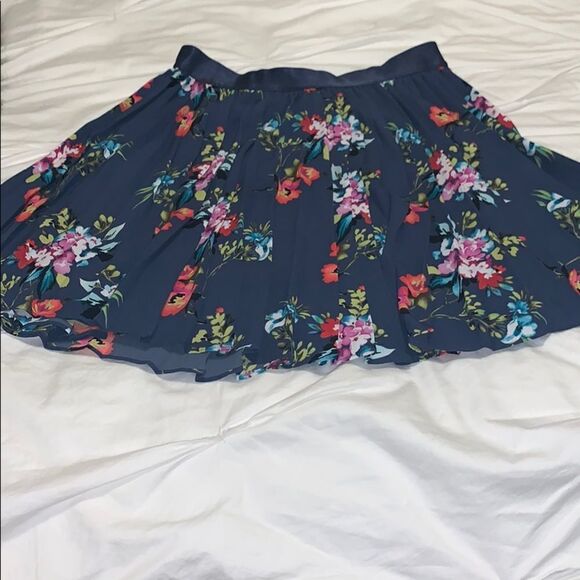 Express Floral Skirt - Picture 2 of 5